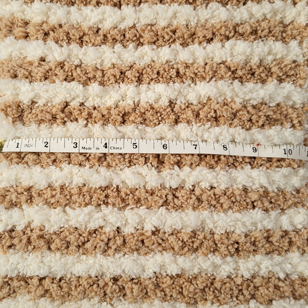 Hand Crafted oversized unisex striped tan cream chunky knit scarf 86 in × 11 in - Picture 9 of 9